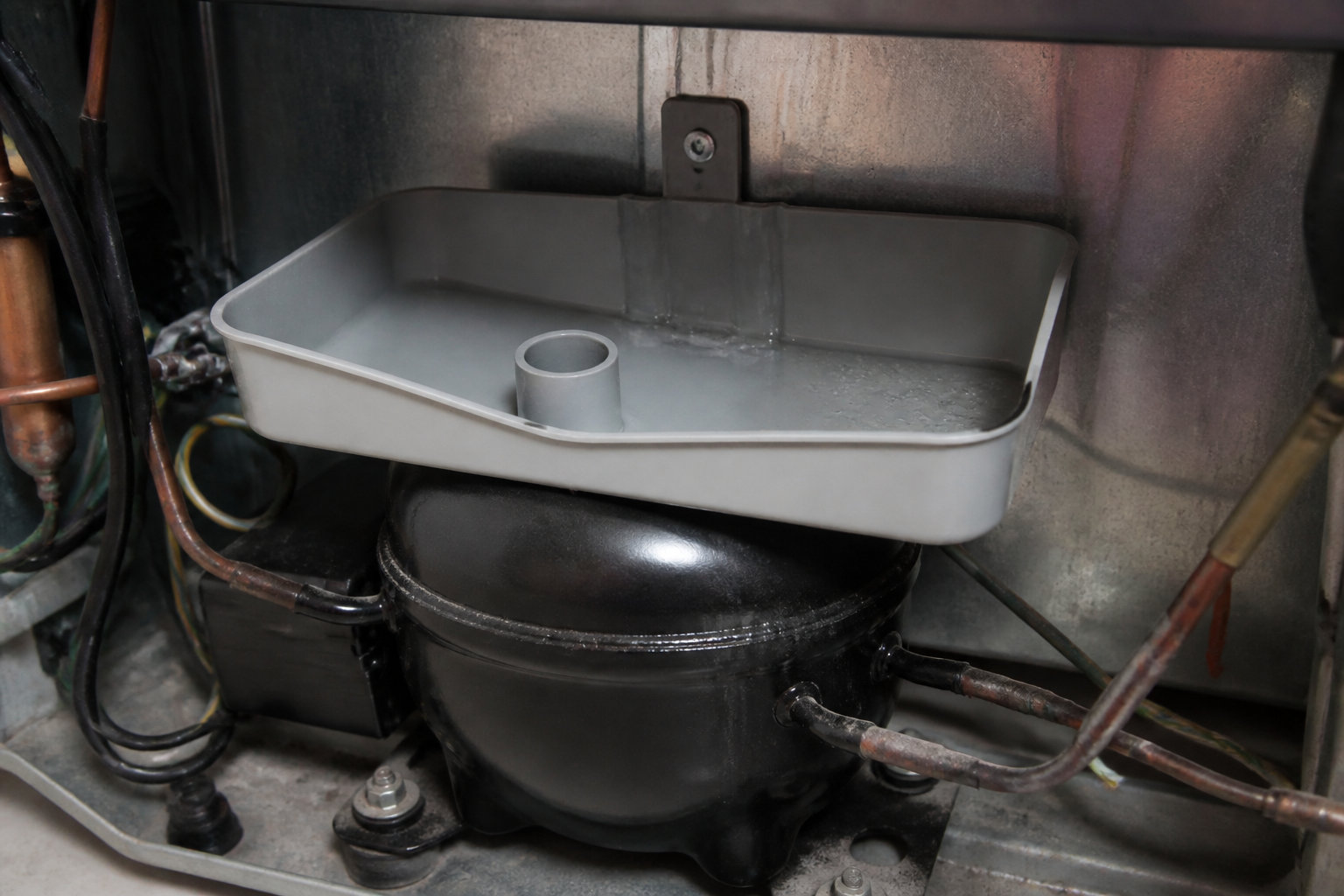 Le bac eau frigo plein et son rôle dans votre appareil